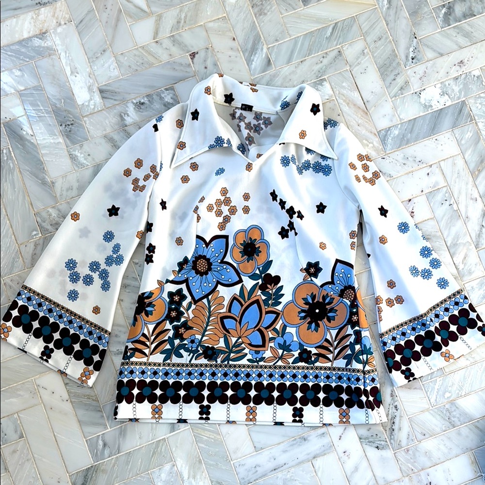 Amazing 70s Vintage Floral Bell Sleeve Top